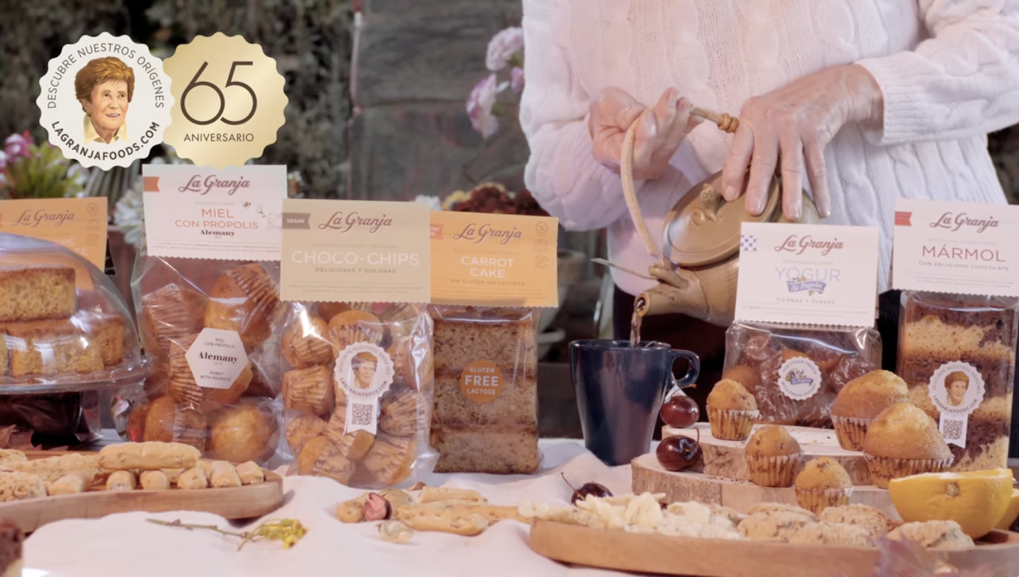 Fotograma del spot de La Granja: productos y celebración del 65 aniversario